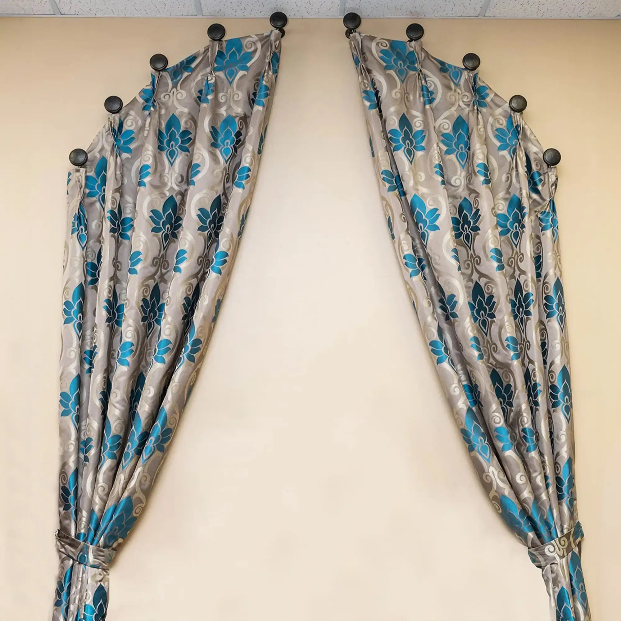 Drapery-Arch-on-Decorative-Holders-1x