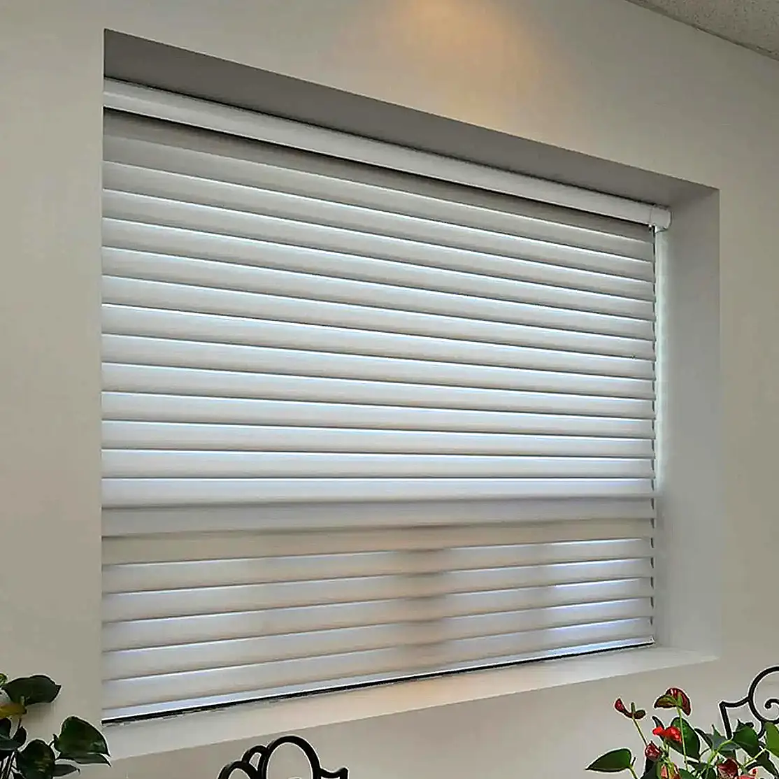 Sheer-Horizontal-Illusions-Closedx